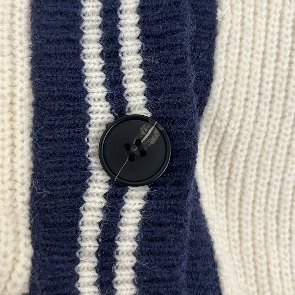 Cider CONTRASTING V-NECK GRAPHIC CARDIGAN - Picture 4 of 4